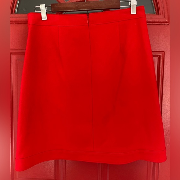 Ann Taylor dressy mini skirt in red with Pearl buttons - Picture 3 of 4